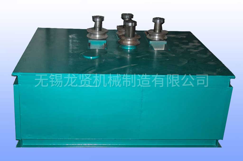 操作員在操作多功能彎管機應注意哪些事項？